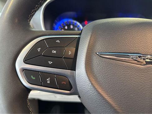 Used 2024 Chrysler Pacifica Touring-L AWD/4WD image 22