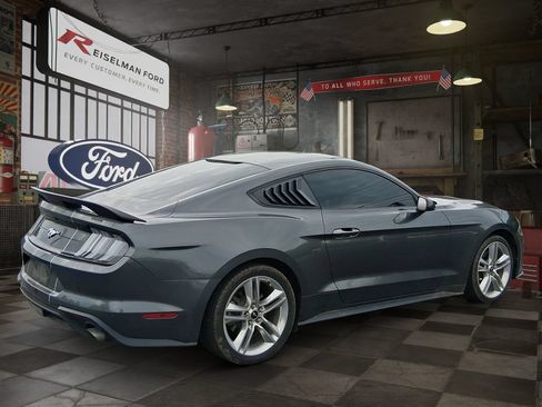 Used 2018 Ford Mustang Coupe RWD image 6