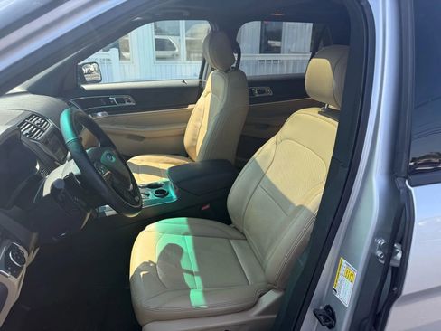 Used 2017 Ford Explorer Limited image 16