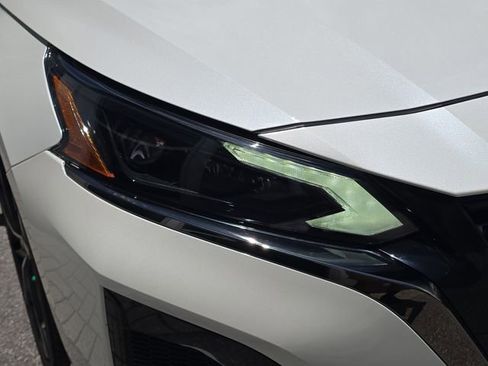 Used 2024 Nissan Altima 2.5 SR w/ SR Premium Package FWD image 10