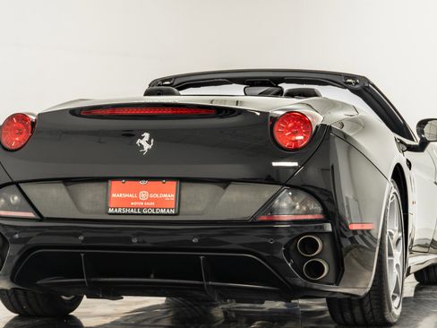 Used 2011 Ferrari California image 9