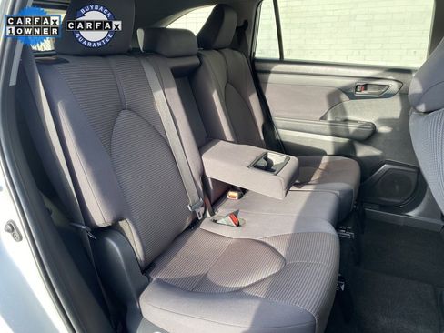 Used 2024 Toyota Highlander LE image 12