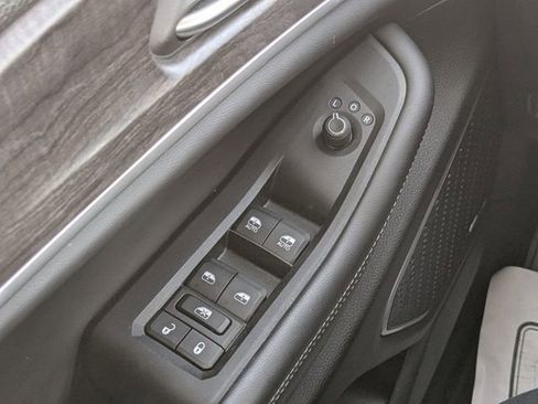 Used 2022 Jeep Grand Cherokee Limited 4xe image 23