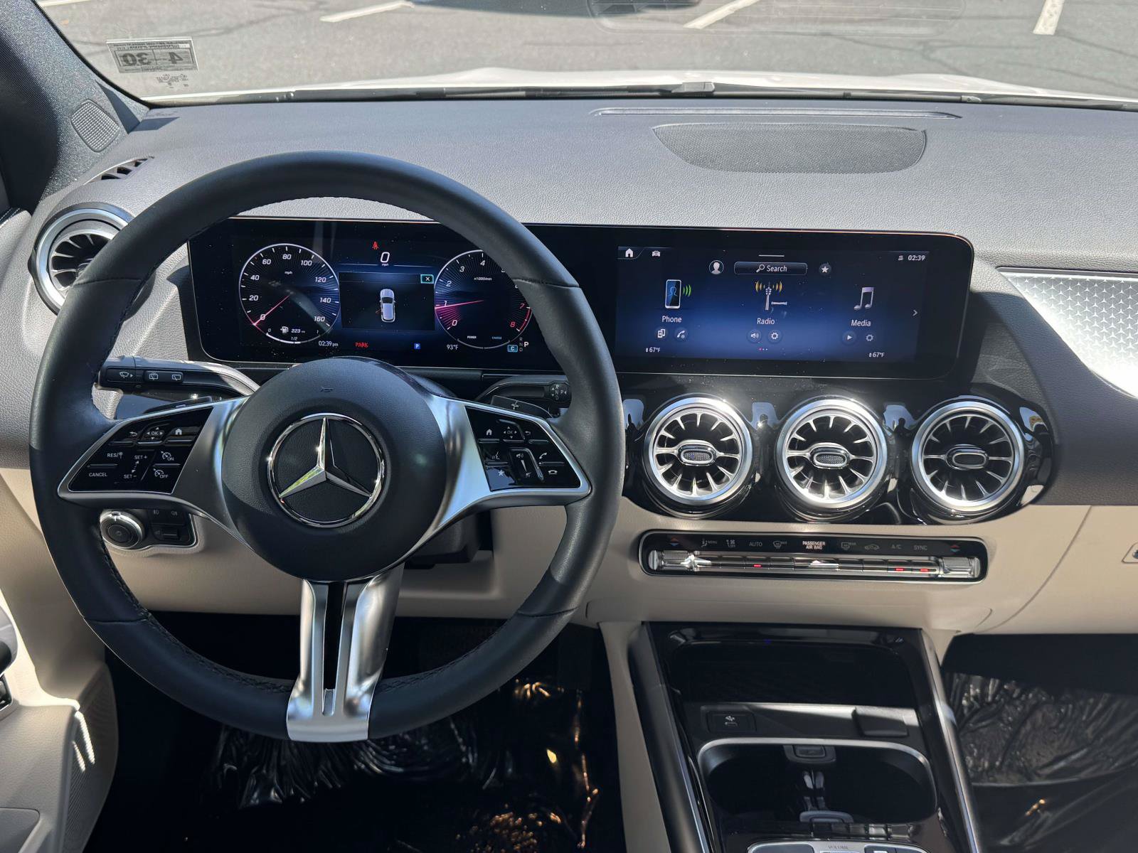 Certified 2025 Mercedes-Benz GLA 250 4MATIC image 33