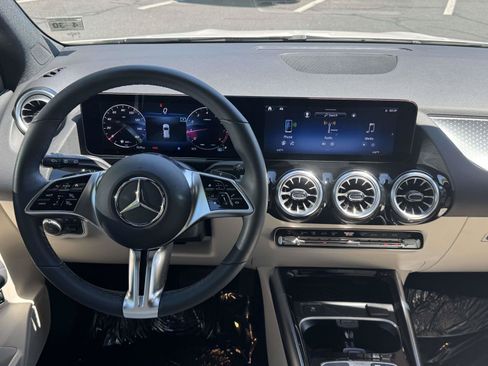 Certified 2025 Mercedes-Benz GLA 250 4MATIC image 33
