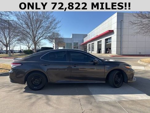 Used 2018 Toyota Camry LE image 2