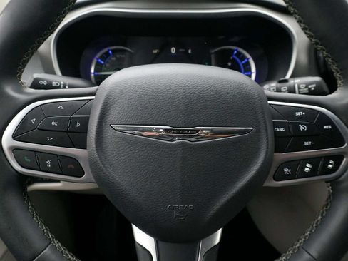 Used 2023 Chrysler Pacifica Touring-L FWD image 30