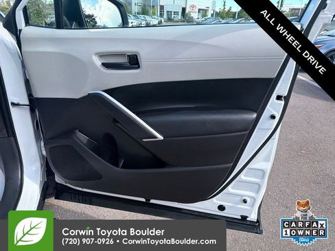 Used 2025 Toyota Corolla Cross L AWD/4WD image 9