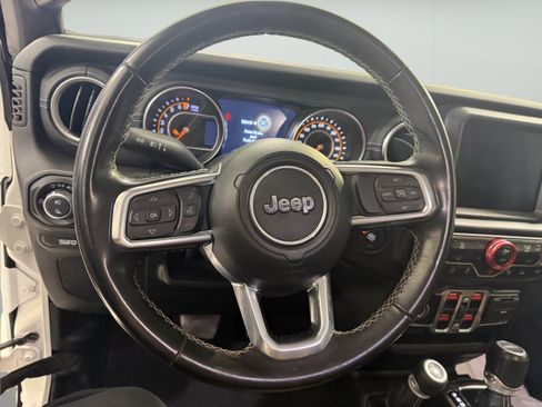 Used 2020 Jeep Gladiator Overland AWD/4WD image 14