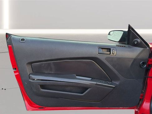Used 2013 Ford Mustang Convertible RWD image 23