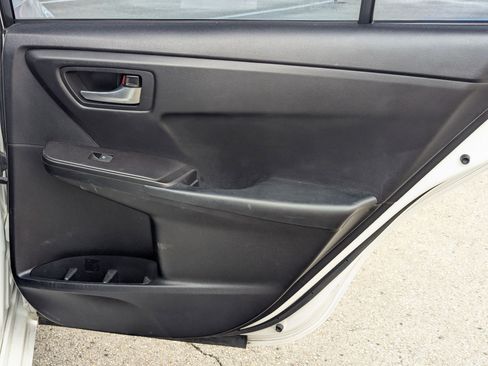 Used 2017 Toyota Camry SE image 22