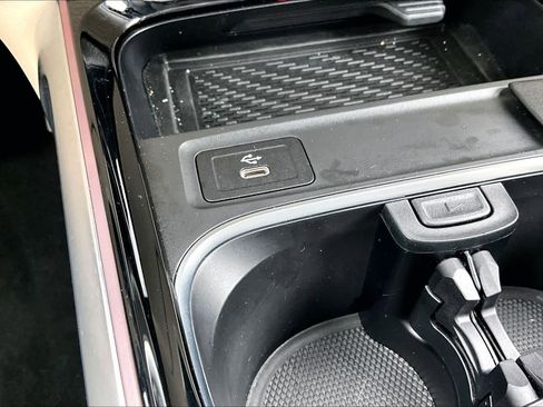 Certified 2025 Mercedes-Benz GLB 250 image 34