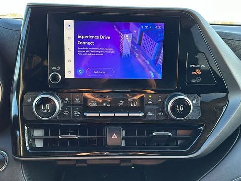 Used 2023 Toyota Highlander L image 25