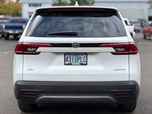 Used 2024 Toyota Grand Highlander AWD image 4