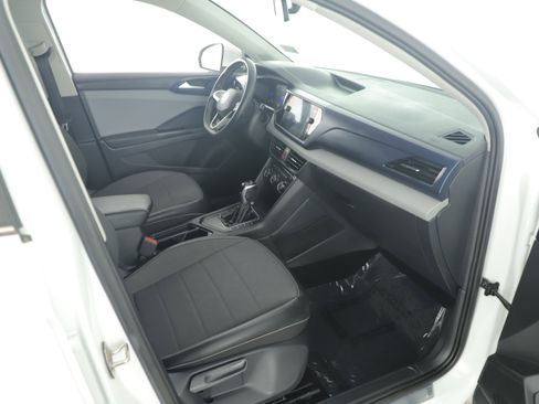 Used 2022 Volkswagen Taos SE image 14
