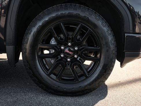 Used 2022 GMC Sierra 1500 Elevation image 13