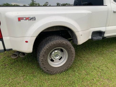 Used 2025 Ford F350 Platinum w/ Platinum Plus Package AWD/4WD image 3