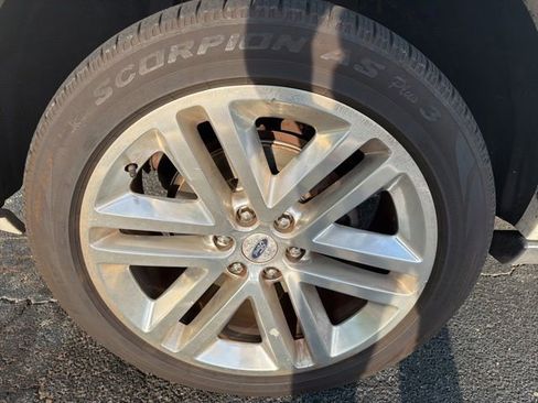 Used 2016 Ford Expedition Platinum RWD image 9