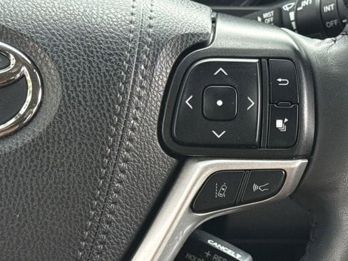 Used 2019 Toyota Highlander Limited FWD image 15
