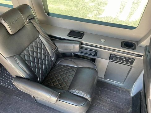 Used 2018 Ford Transit 250 148 Medium Roof RWD image 23