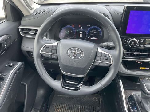 Used 2024 Toyota Highlander Platinum image 26