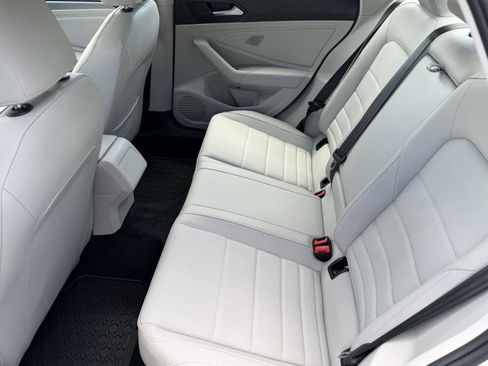 Used 2024 Volkswagen Jetta SE FWD image 16