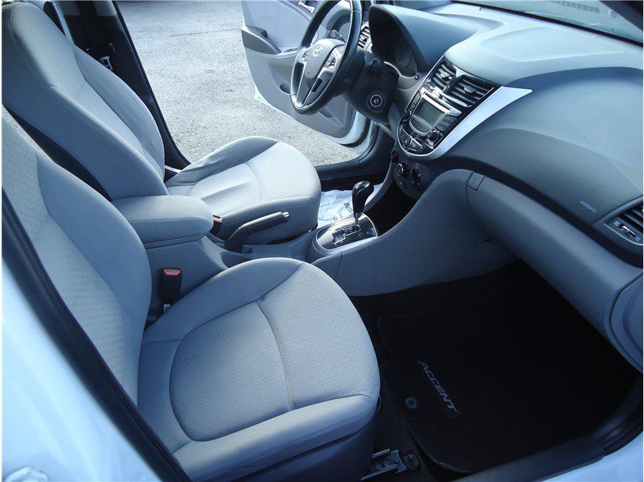 Used 2013 Hyundai Accent SE FWD image 16