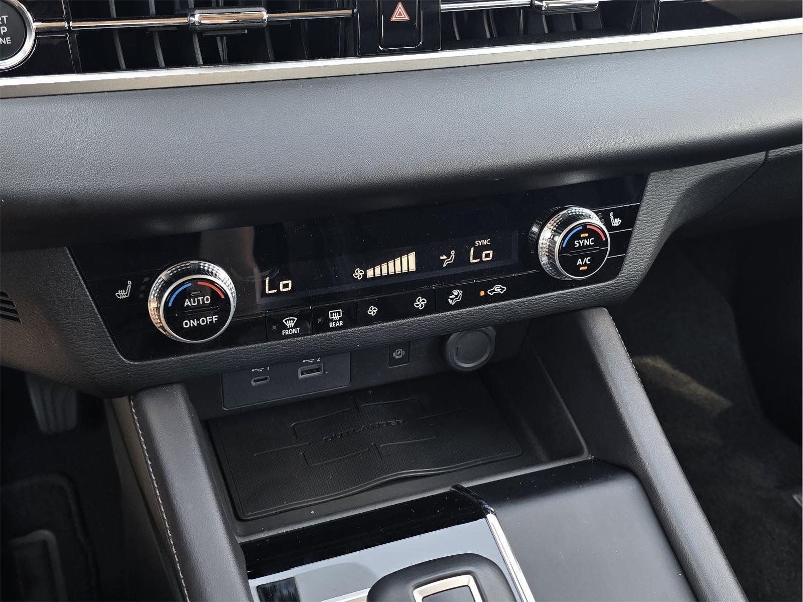 Used 2024 Mitsubishi Outlander SE FWD image 19