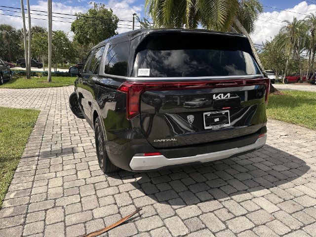Used 2026 Kia Carnival FWD image 12