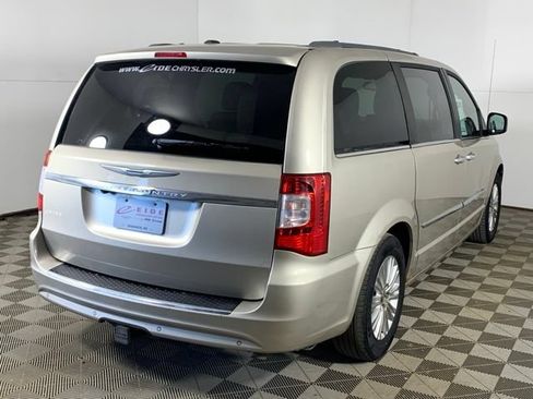 Used 2012 Chrysler Town & Country Touring-L w/ Premium Group FWD image 15