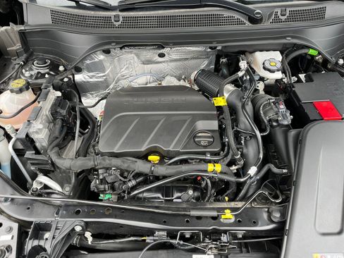 Used 2025 Chevrolet Trax LT w/ LT Convenience Package image 31