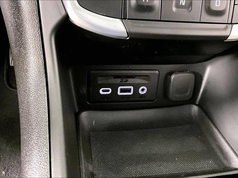 Used 2022 GMC Terrain SLT w/ Infotainment Package II AWD/4WD image 15