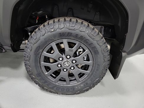 New 2026 Toyota 4Runner SR5 AWD/4WD image 12