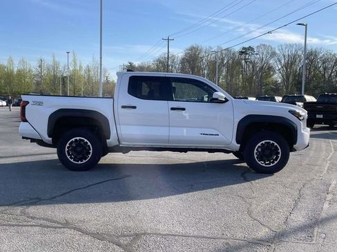 Used 2024 Toyota Tacoma TRD Off-Road AWD/4WD image 6