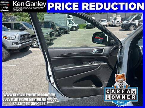 Used 2019 Jeep Grand Cherokee Altitude AWD/4WD image 12