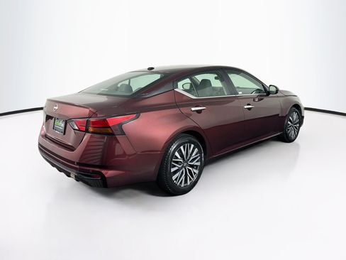 Used 2025 Nissan Altima 2.5 SV FWD image 9