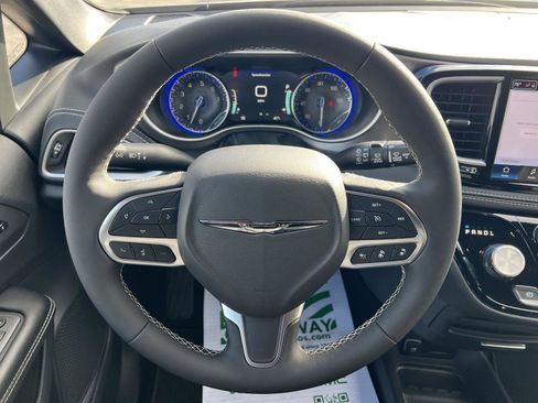 New 2026 Chrysler Pacifica Select image 20