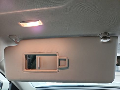 Used 2018 Volkswagen Atlas SE image 24