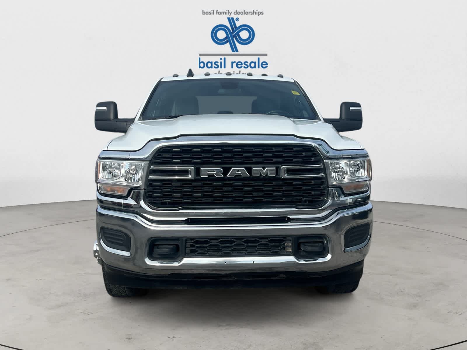 Used 2024 RAM 3500 SLT w/ Quick Order Package 2YG SLT AWD/4WD image 9