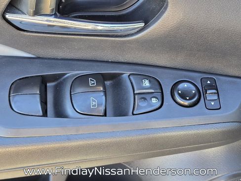 Used 2023 Nissan Kicks SR w/ SR Premium Package FWD image 19