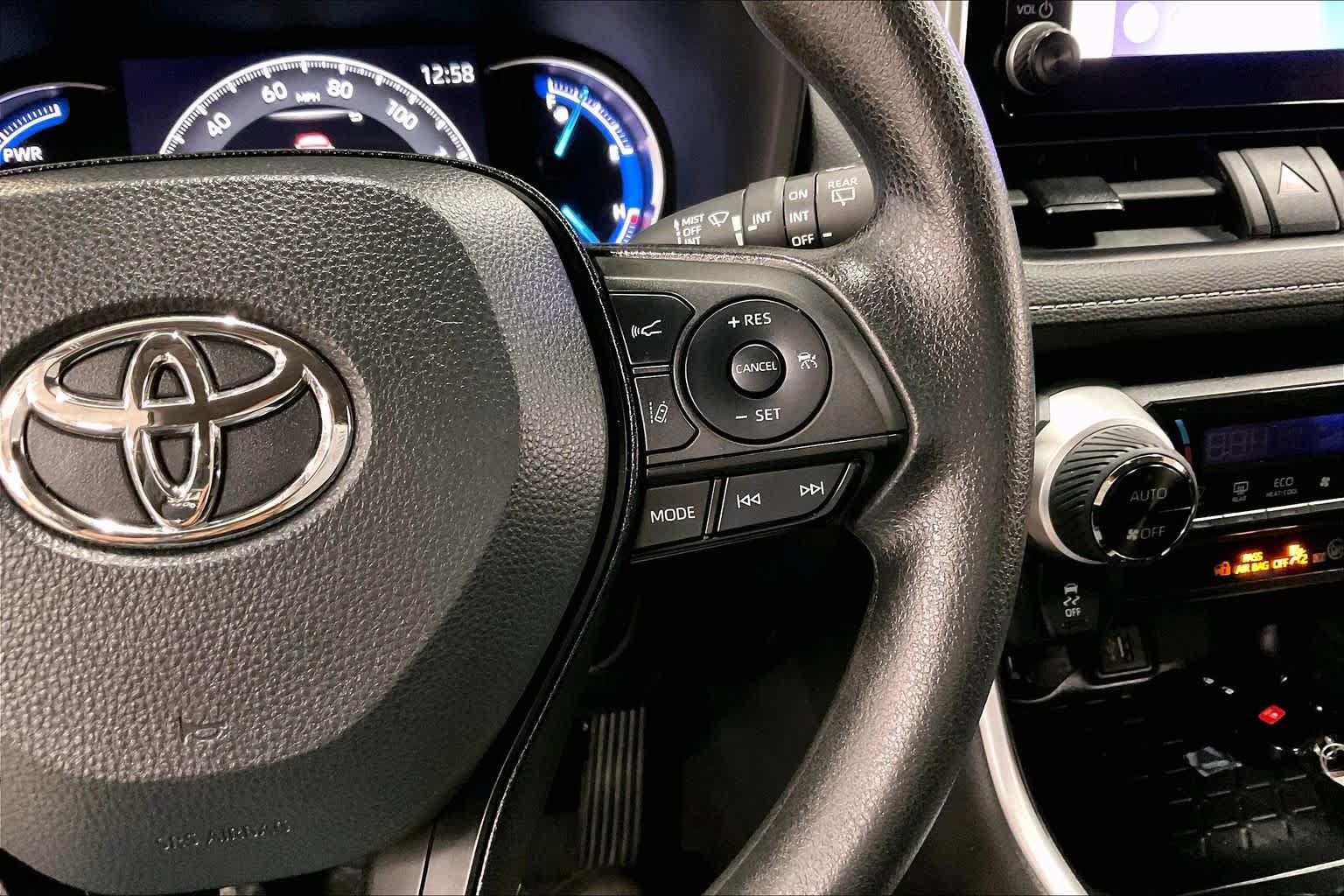 Used 2024 Toyota RAV4 XLE AWD/4WD image 24