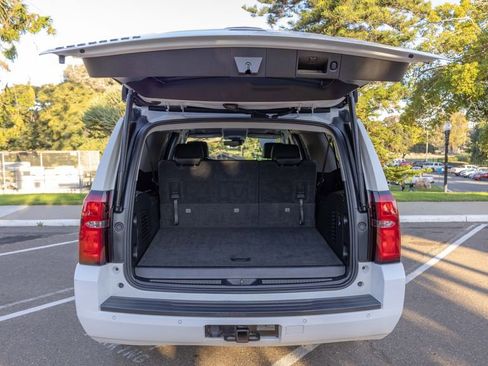 Used 2019 Chevrolet Suburban LT image 13