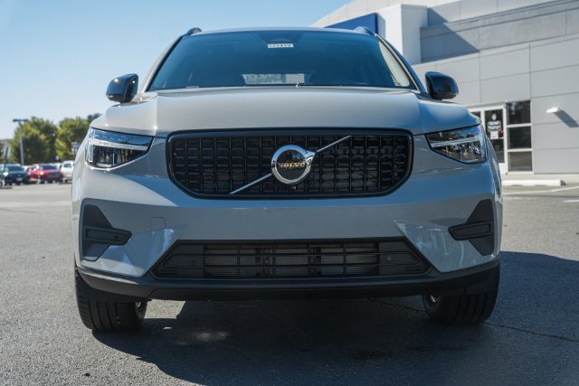 New 2026 Volvo XC40 B5 Core w/ Protection Package Premier AWD/4WD image 2