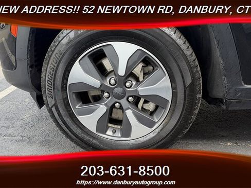 Used 2023 Jeep Grand Cherokee 4WD 4xe image 9