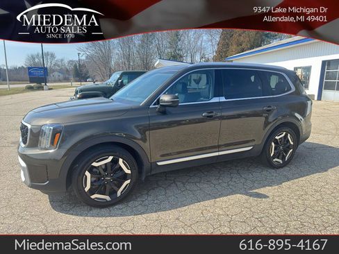 Used 2023 Kia Telluride AWD image 1