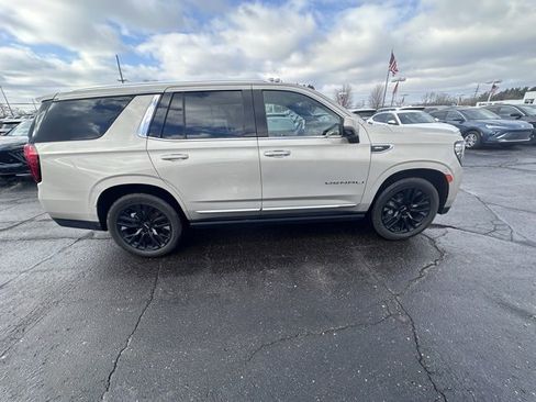 Used 2021 GMC Yukon Denali w/ Denali Ultimate Package image 3