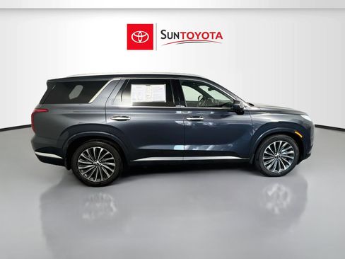 Used 2024 Hyundai Palisade Calligraphy FWD image 2