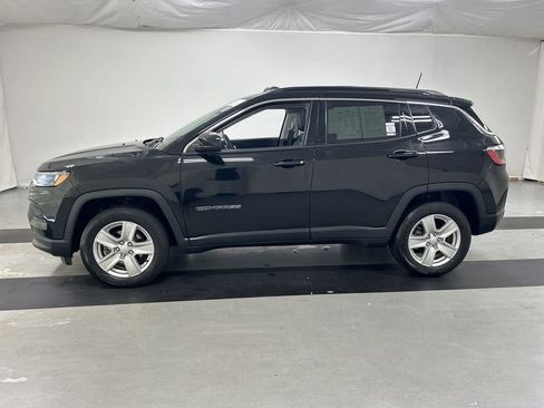 Used 2022 Jeep Compass Latitude w/ Sun and Sound Group AWD/4WD image 6