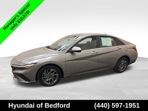 Used 2024 Hyundai Elantra SEL FWD image 9