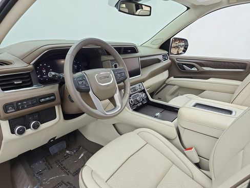 Used 2022 GMC Yukon XL Denali RWD image 12